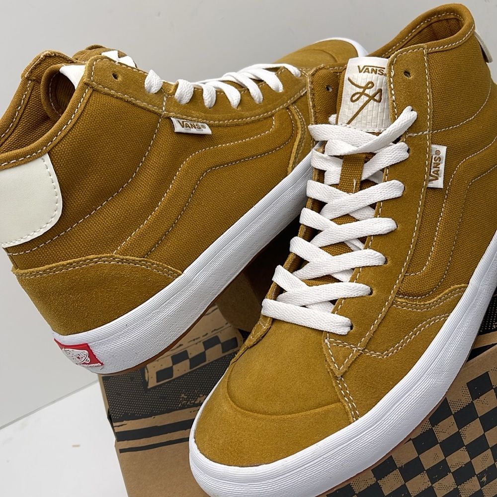 Vans WMNS High-Top Sneakers - Mustard White The Lizzie
Gold/White
VN0A4BX1GLW - Picture 10 of 16
